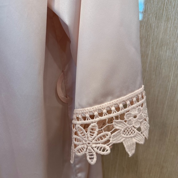 Elegant Bridesmaid Robe Soft Blush Pink Tone Gold Embroidered “Bridesmaid” - Picture 6 of 7